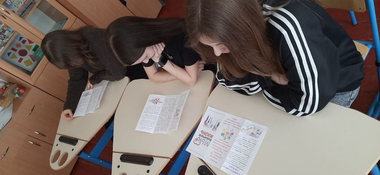 С целью формирования и развития у подрастающего поколения культуры здорового образа жизни, негативного отношения к наркотикам и другим вредным привычкам в ГБОУ "Светлодарская школа №11" психологом Ивановой Н.В. проведена... С целью формирования и развития у подрастающего поколения культуры здорового образа жизни, негативного отношения к наркотикам и другим вредным привычкам в ГБОУ "Светлодарская школа №11" психологом Ивановой Н.В. проведена...