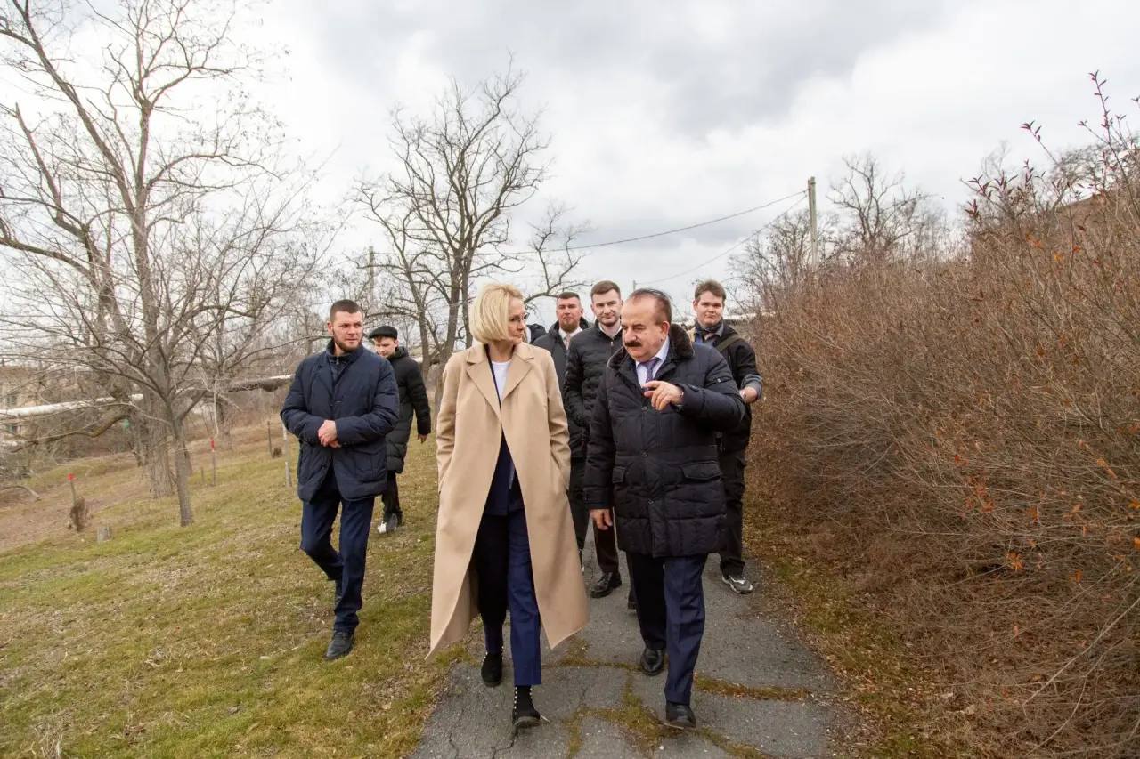 Виктория Абрамченко: Работаем в Усть-Донецком районе, в Пухляковском агротехникуме, вместе с Бесарионом Месхи Виктория Абрамченко: Работаем в Усть-Донецком районе, в Пухляковском агротехникуме, вместе с Бесарионом Месхи