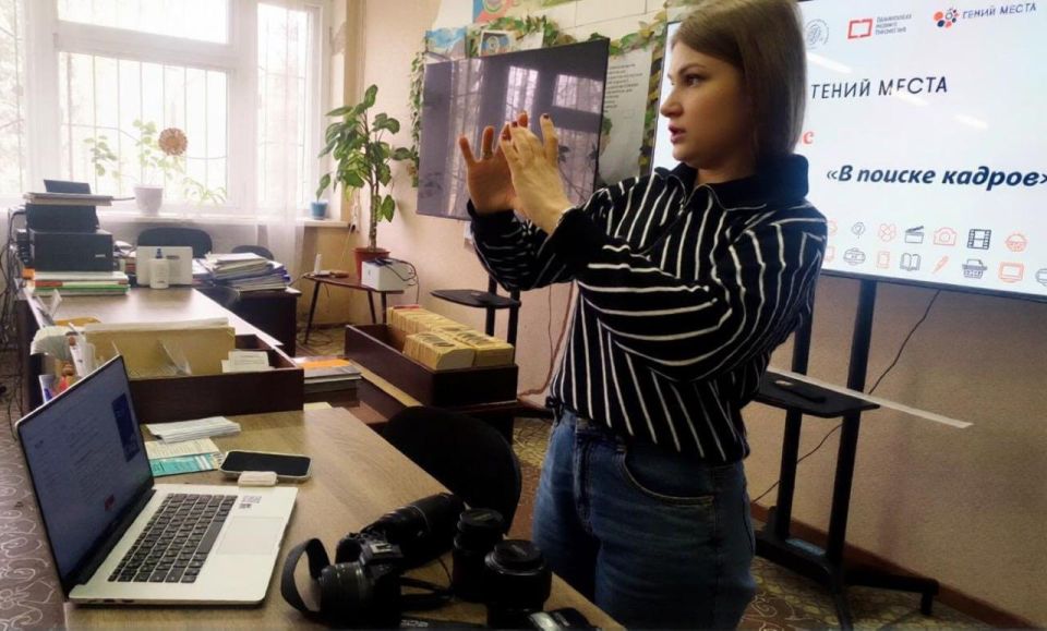 Горловская центральная библиотека имени Т.Г. Шевченко открывает двери талантливым молодым журналистам и фотографам Горловская центральная библиотека имени Т.Г. Шевченко открывает двери талантливым молодым журналистам и фотографам