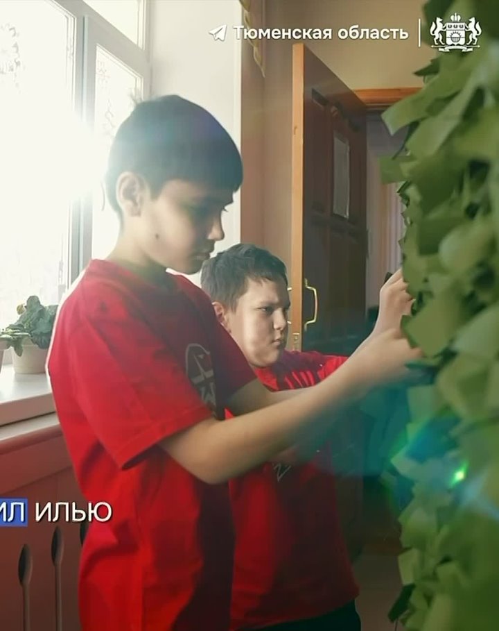 Иногда герои сидят за соседней партой