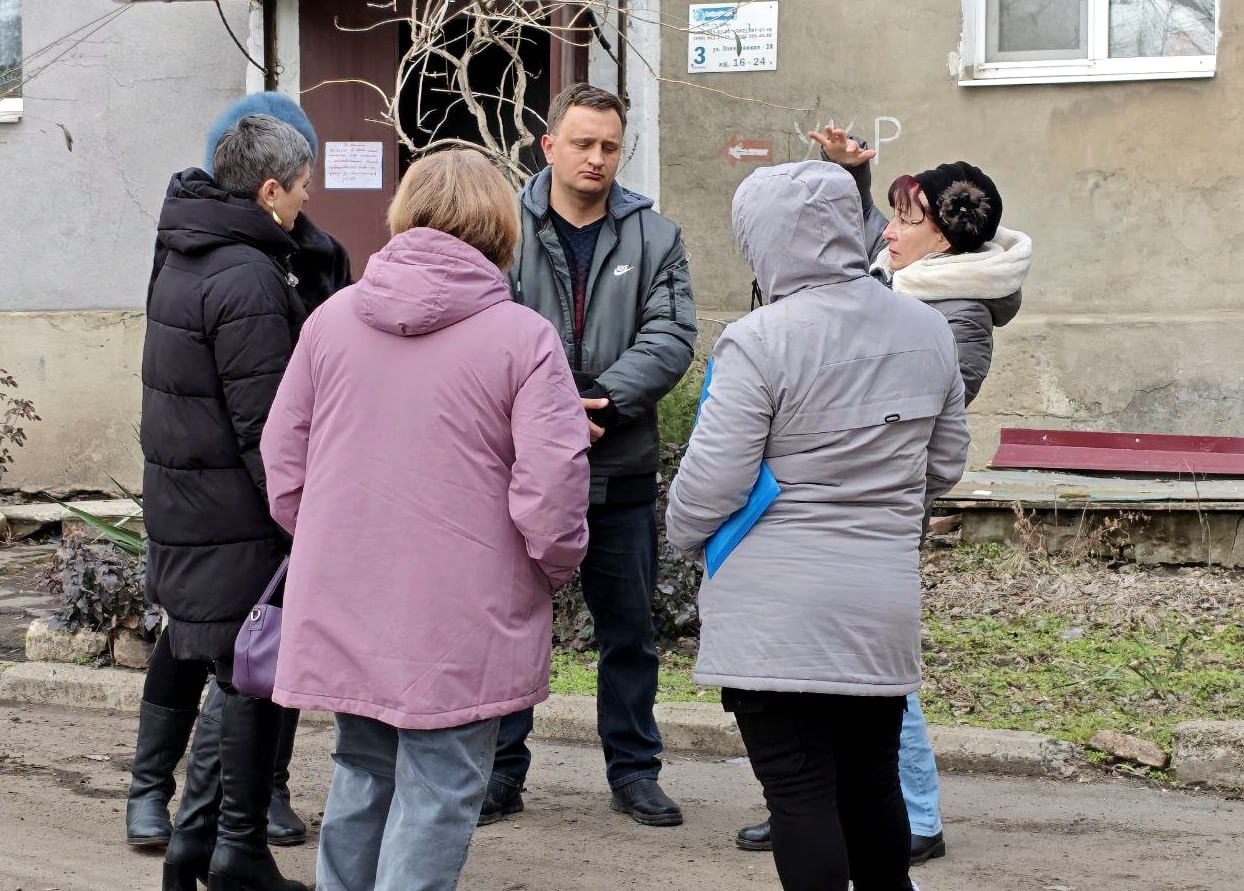 Иван Адамец: Заместитель руководителя управы Куйбышевского района Елена Строганова и представители Единого регионального фонда по МКД встретились с жителями дома № 28 по улице Электронной, чтобы обсудить насущные проблемы... Иван Адамец: Заместитель руководителя управы Куйбышевского района Елена Строганова и представители Единого регионального фонда по МКД встретились с жителями дома № 28 по улице Электронной, чтобы обсудить насущные проблемы...