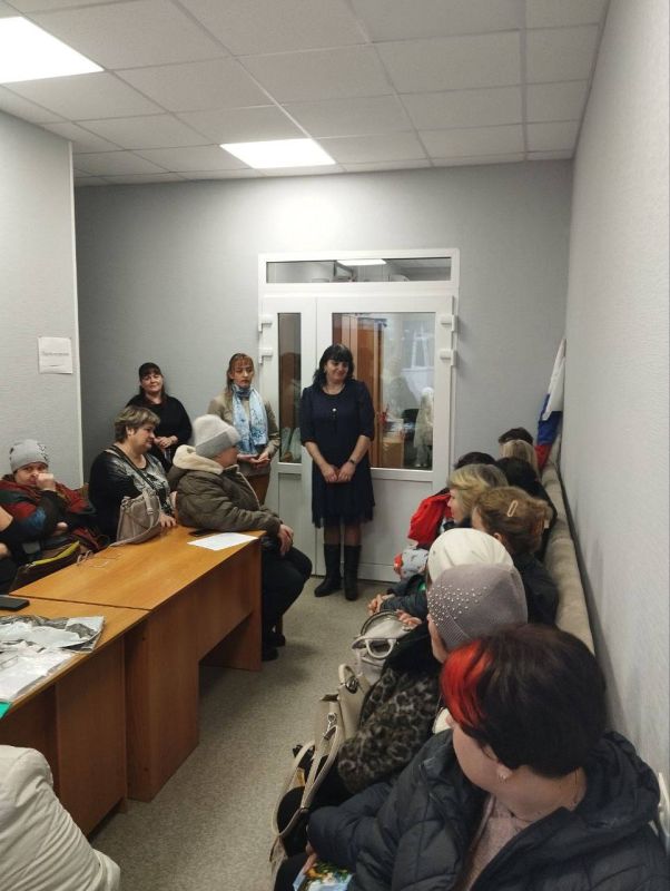 Заместитель главы администрации Наталья Тосхопаран встретилась с коллективом Центра соцобслуживания Мангушского района Заместитель главы администрации Наталья Тосхопаран встретилась с коллективом Центра соцобслуживания Мангушского района