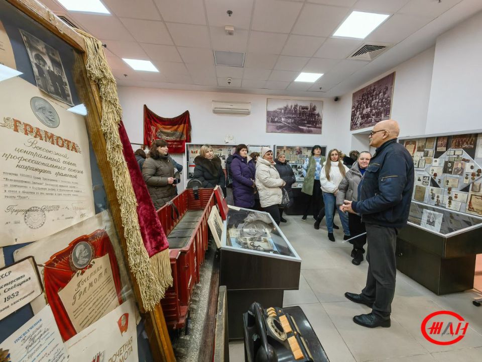 Сегодня в музее истории и развития Донецкой железной дороги прошла экскурсия, приуроченная к Международному женскому дню 8 Марта Сегодня в музее истории и развития Донецкой железной дороги прошла экскурсия, приуроченная к Международному женскому дню 8 Марта