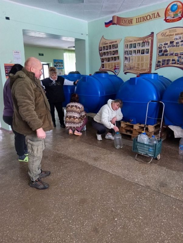 Роман Конев: 4 марта 2026 года депутаты Горловского городского совета от фракции «Единая Россия» – София Потапова, Александр Бобровский, Светлана Евсеенко, Николай Гальченко, Алексей Костин, Игорь Толкачёв, Елена Кузьмина и... Роман Конев: 4 марта 2026 года депутаты Горловского городского совета от фракции «Единая Россия» – София Потапова, Александр Бобровский, Светлана Евсеенко, Николай Гальченко, Алексей Костин, Игорь Толкачёв, Елена Кузьмина и...