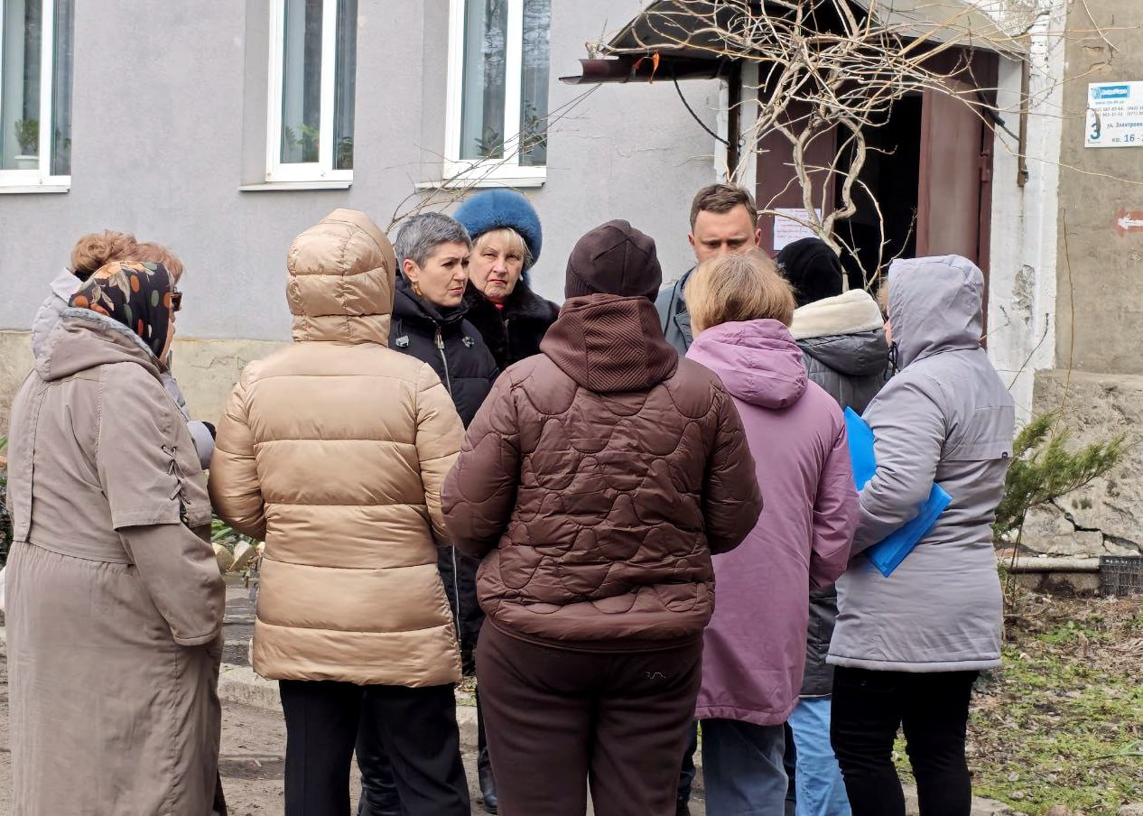 Иван Адамец: Заместитель руководителя управы Куйбышевского района Елена Строганова и представители Единого регионального фонда по МКД встретились с жителями дома № 28 по улице Электронной, чтобы обсудить насущные проблемы... Иван Адамец: Заместитель руководителя управы Куйбышевского района Елена Строганова и представители Единого регионального фонда по МКД встретились с жителями дома № 28 по улице Электронной, чтобы обсудить насущные проблемы...