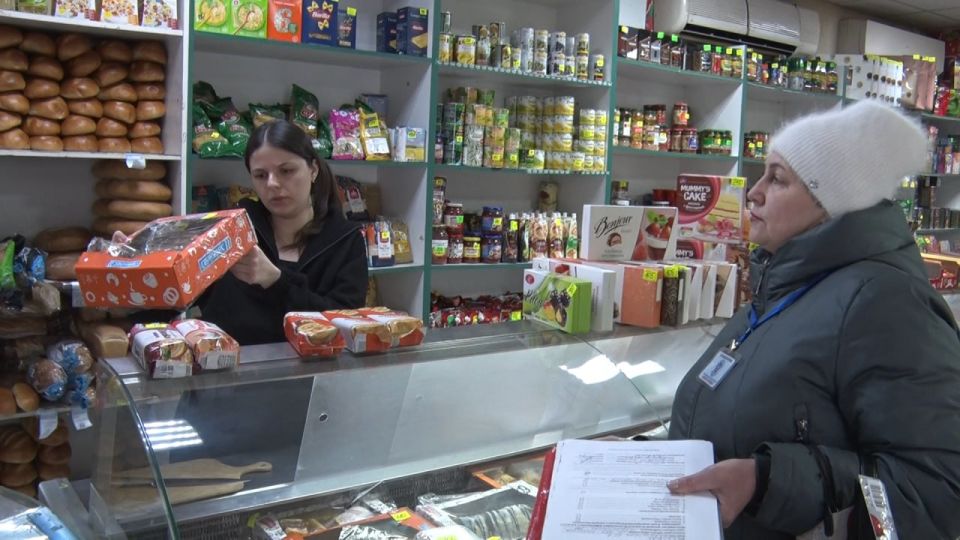 Иван Приходько: Активисты Народного контроля проверили ряд магазинов в Калининском районе Горловки Иван Приходько: Активисты Народного контроля проверили ряд магазинов в Калининском районе Горловки