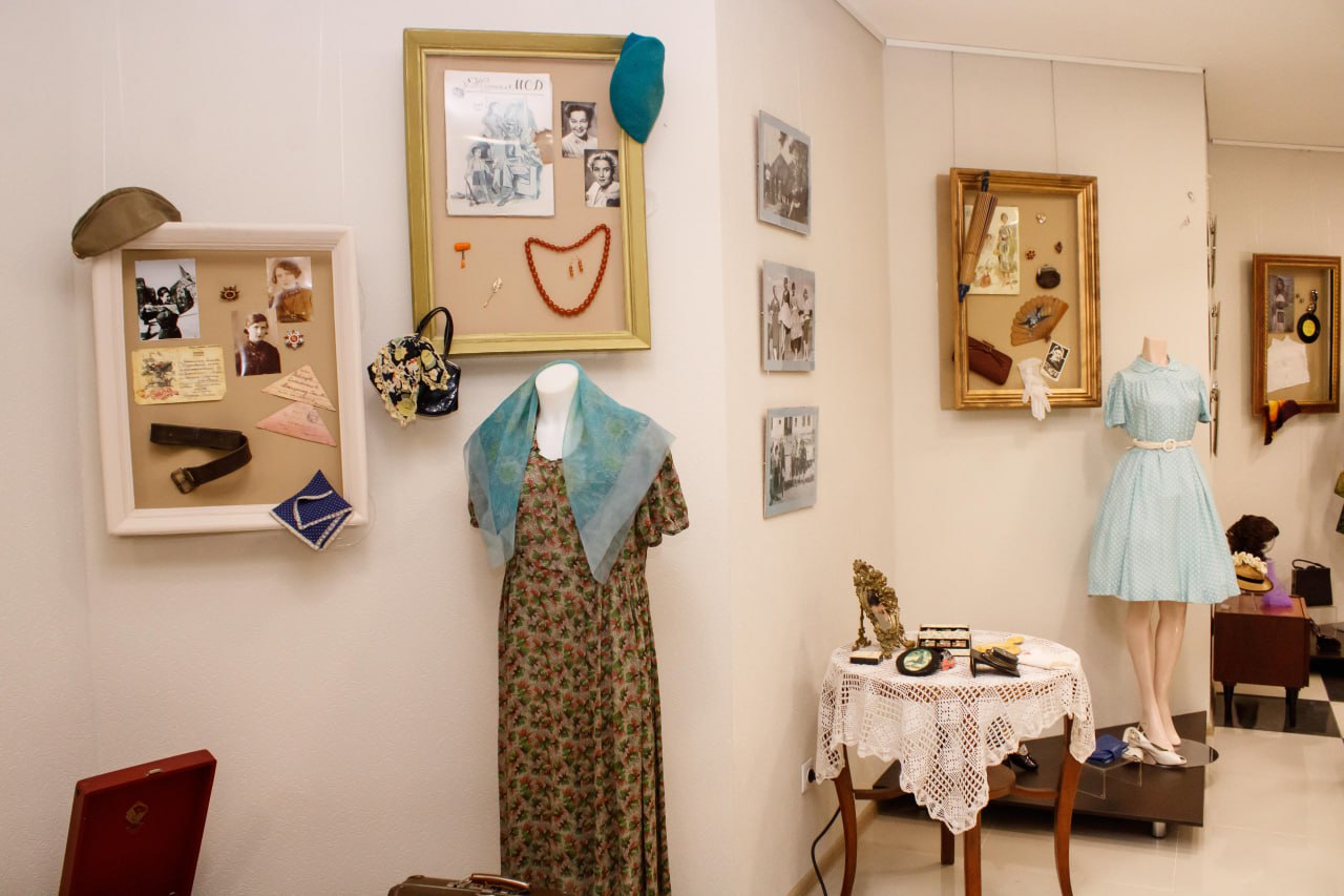 В Донецком республиканском краеведческом музее состоялось открытие выставки «Ода женщине» В Донецком республиканском краеведческом музее состоялось открытие выставки «Ода женщине»