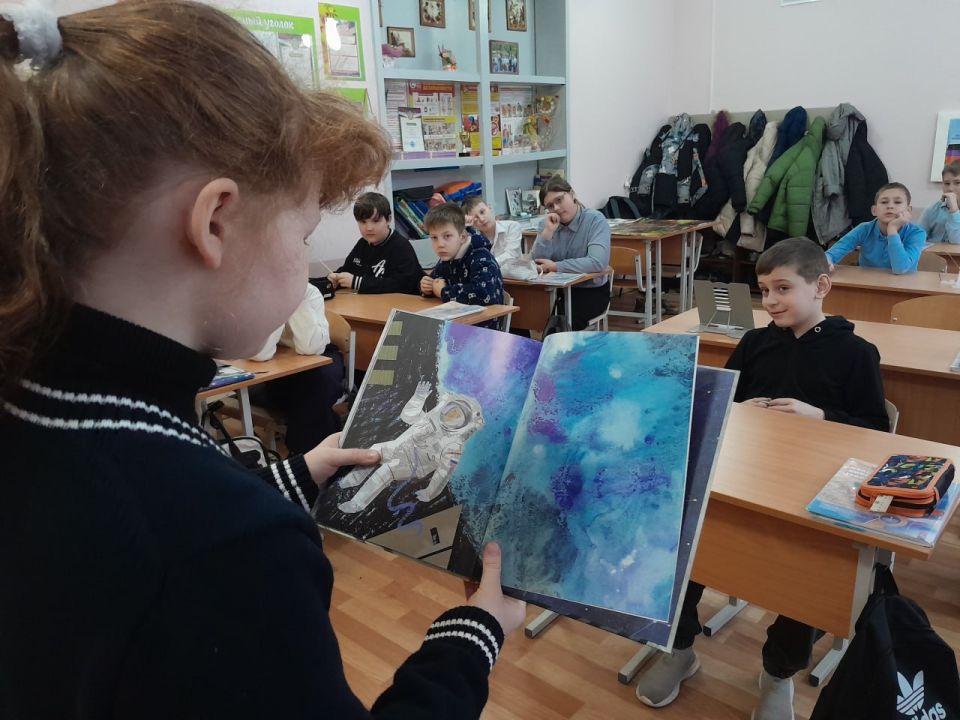 Хоровод весёлых книжек. Читать интересно! А читать вслух и вместе – интересно вдвойне! Все неравнодушные к книге и чтению отмечают праздник – Всероссийский день чтения вслух, который празднуется ежегодно в первую среду... Хоровод весёлых книжек. Читать интересно! А читать вслух и вместе – интересно вдвойне! Все неравнодушные к книге и чтению отмечают праздник – Всероссийский день чтения вслух, который празднуется ежегодно в первую среду...