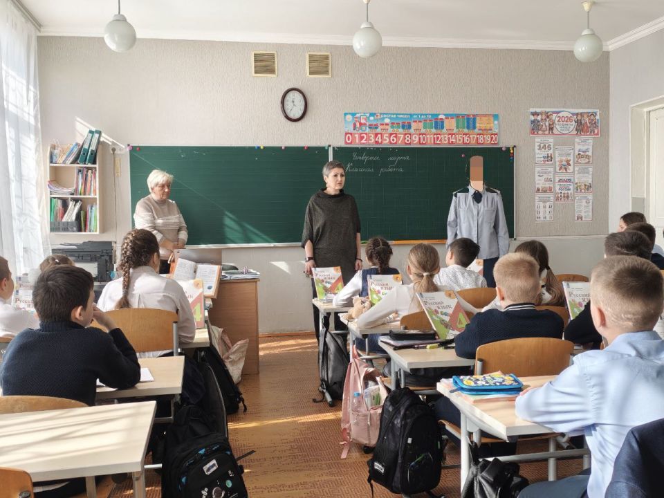 Иван Адамец: В рамках профилактической работы Комиссии по делам несовершеннолетних и защите их прав (КДНиЗП) председатель комиссии Елена Строганова совместно с представителем исполнительной службы провела с учащимися 4-го... Иван Адамец: В рамках профилактической работы Комиссии по делам несовершеннолетних и защите их прав (КДНиЗП) председатель комиссии Елена Строганова совместно с представителем исполнительной службы провела с учащимися 4-го...