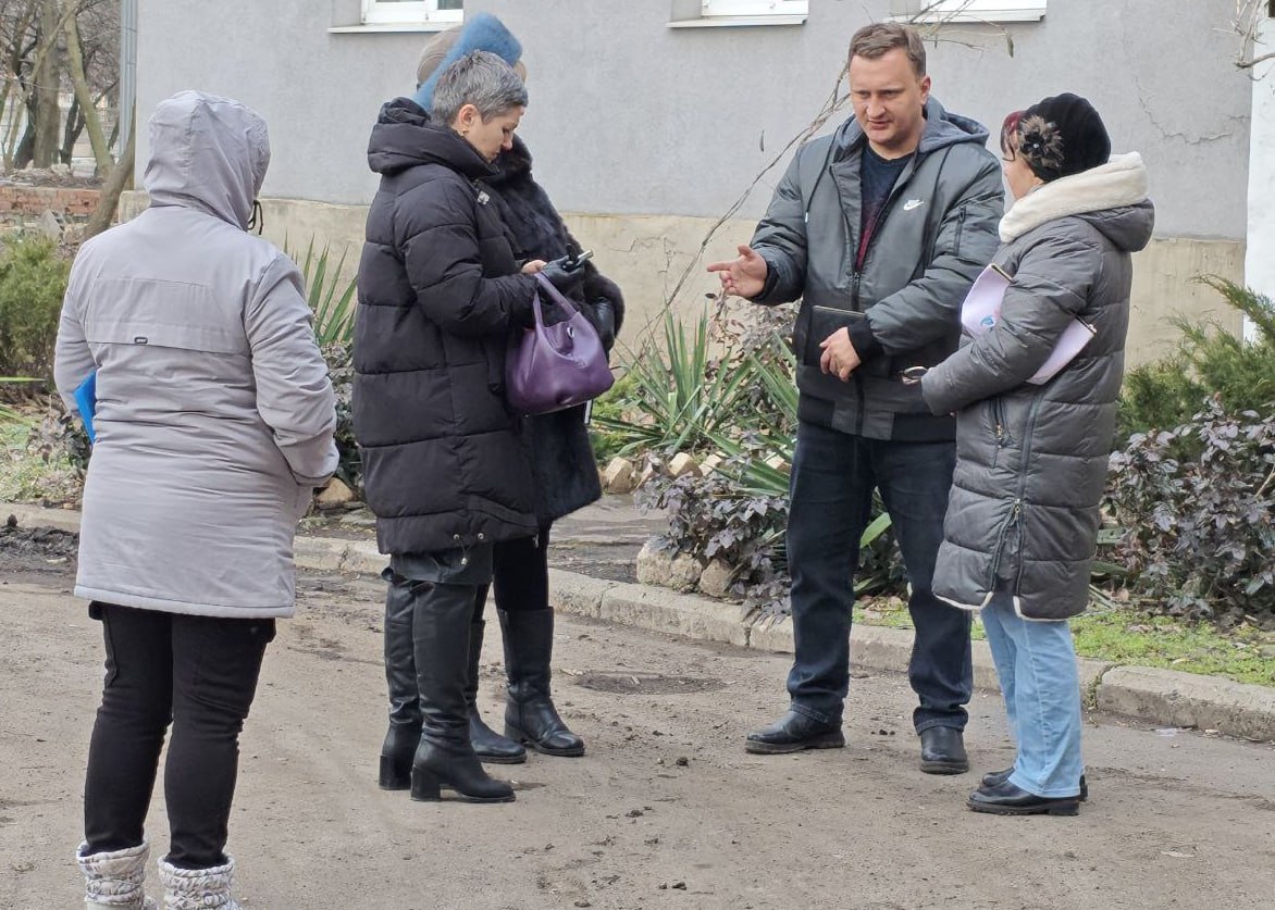 Иван Адамец: Заместитель руководителя управы Куйбышевского района Елена Строганова и представители Единого регионального фонда по МКД встретились с жителями дома № 28 по улице Электронной, чтобы обсудить насущные проблемы... Иван Адамец: Заместитель руководителя управы Куйбышевского района Елена Строганова и представители Единого регионального фонда по МКД встретились с жителями дома № 28 по улице Электронной, чтобы обсудить насущные проблемы...