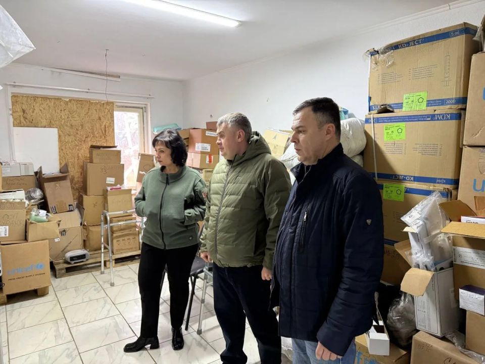 Вице-премьер Илья Емельянов совершил рабочую поездку в Курахово Вице-премьер Илья Емельянов совершил рабочую поездку в Курахово