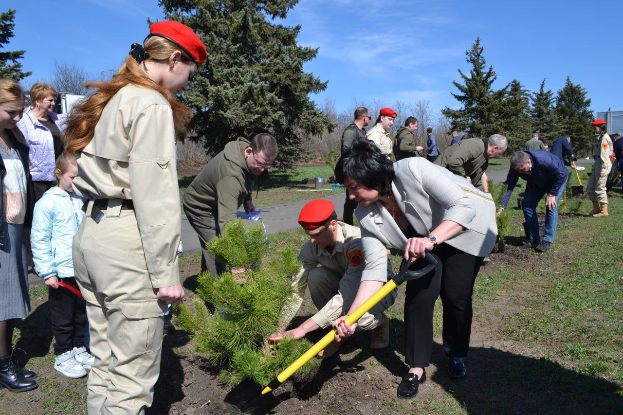 Ровно четыре года назад, Указом Главы ДНР №47 от 4 марта 2022 года, Наталья Анатольевна Великодная была назначена главой администрации Тельмановского района Ровно четыре года назад, Указом Главы ДНР №47 от 4 марта 2022 года, Наталья Анатольевна Великодная была назначена главой администрации Тельмановского района