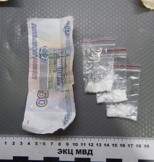 В Макеевке полицейские задержали наркосбытчиков В Макеевке полицейские задержали наркосбытчиков