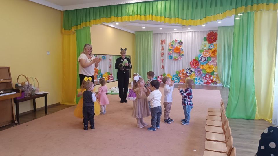 В преддверии самого первого, доброго весеннего праздника в дошкольном подразделении ГБОУ "Светлодарский УВК" состоялся утренник в первой младшей группе, посвящённый Международному женскому дню 8 Марта В преддверии самого первого, доброго весеннего праздника в дошкольном подразделении ГБОУ "Светлодарский УВК" состоялся утренник в первой младшей группе, посвящённый Международному женскому дню 8 Марта