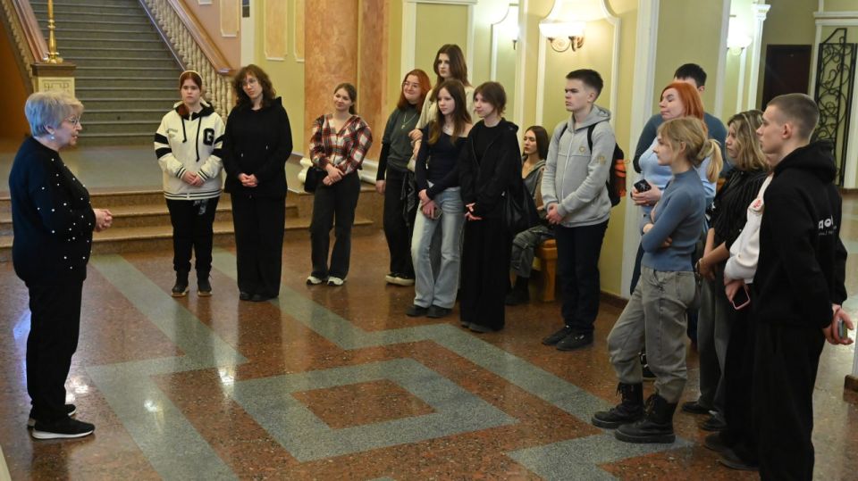 Волшебный мир театра для студентов колледжа