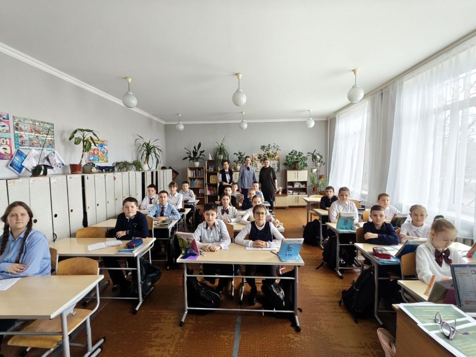 Иван Адамец: В рамках профилактической работы Комиссии по делам несовершеннолетних и защите их прав (КДНиЗП) председатель комиссии Елена Строганова совместно с представителем исполнительной службы провела с учащимися 4-го... Иван Адамец: В рамках профилактической работы Комиссии по делам несовершеннолетних и защите их прав (КДНиЗП) председатель комиссии Елена Строганова совместно с представителем исполнительной службы провела с учащимися 4-го...