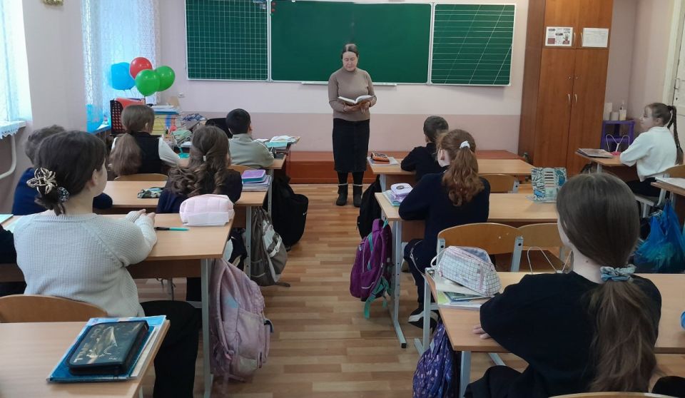 Хоровод весёлых книжек. Читать интересно! А читать вслух и вместе – интересно вдвойне! Все неравнодушные к книге и чтению отмечают праздник – Всероссийский день чтения вслух, который празднуется ежегодно в первую среду... Хоровод весёлых книжек. Читать интересно! А читать вслух и вместе – интересно вдвойне! Все неравнодушные к книге и чтению отмечают праздник – Всероссийский день чтения вслух, который празднуется ежегодно в первую среду...