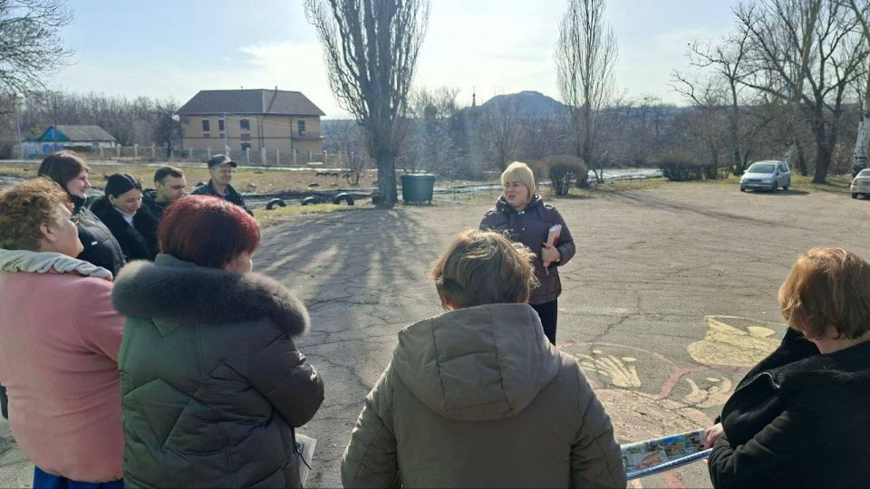 Сегодня, 3 марта, по инициативе Главы ДНР Дениса Пушилина, спикер-активист Алексей Боршош провел встречу с трудовым коллективом Государственного бюджетного общеобразовательного учреждения «Основная школа № 46 городского... Сегодня, 3 марта, по инициативе Главы ДНР Дениса Пушилина, спикер-активист Алексей Боршош провел встречу с трудовым коллективом Государственного бюджетного общеобразовательного учреждения «Основная школа № 46 городского...