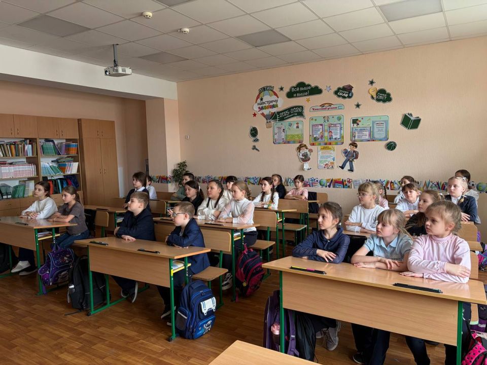 Обучающиеся 1-4 классов на ГПД с интересом посмотрели видеоуроки от образовательной платформы «Зелёная школа» и мультфильмы онлайн-проекта «Помощники Земли» Обучающиеся 1-4 классов на ГПД с интересом посмотрели видеоуроки от образовательной платформы «Зелёная школа» и мультфильмы онлайн-проекта «Помощники Земли»