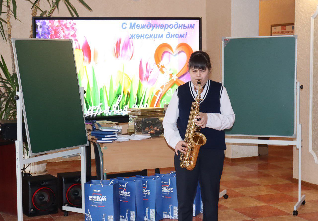 СЕРГЕЙ ПОЛХОВ ПОЗДРАВИЛ УЧИТЕЛЕЙ И ВОСПИТАННИКОВ ПОДШЕФНОЙ ДОНЕЦКОЙ СПЕЦИАЛЬНОЙ ШКОЛЫ-ИНТЕРНАТА №19 СЕРГЕЙ ПОЛХОВ ПОЗДРАВИЛ УЧИТЕЛЕЙ И ВОСПИТАННИКОВ ПОДШЕФНОЙ ДОНЕЦКОЙ СПЕЦИАЛЬНОЙ ШКОЛЫ-ИНТЕРНАТА №19