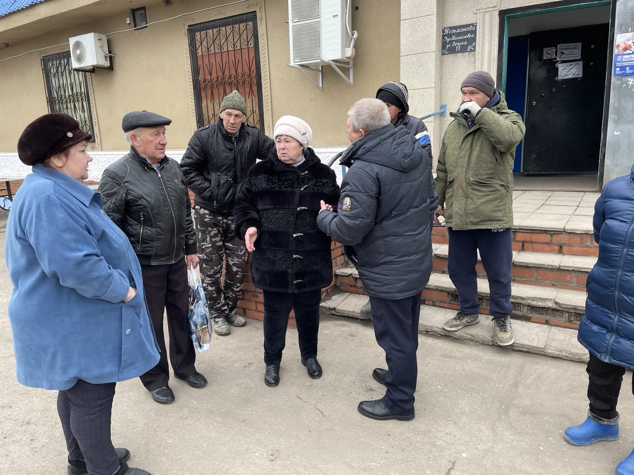 Сегодня в селе Кузнецово-Михайловка состоялась встреча начальника Михайловского территориального отдела с местными жителями Сегодня в селе Кузнецово-Михайловка состоялась встреча начальника Михайловского территориального отдела с местными жителями