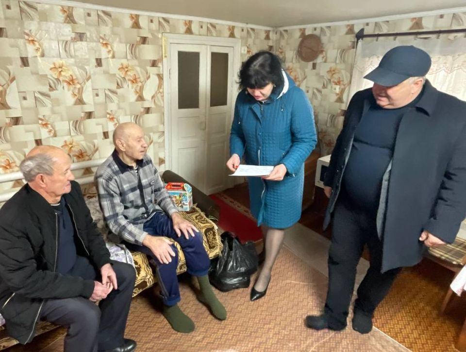 В гостях у ветерана: активисты «Единой России» поздравили с 91-летием участника войны Василия Шурда В гостях у ветерана: активисты «Единой России» поздравили с 91-летием участника войны Василия Шурда