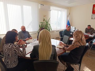 Игорь Лызов: В ходе рабочего совещания обсудили вопросы благоустройства и санитарной очистки территории города и округа