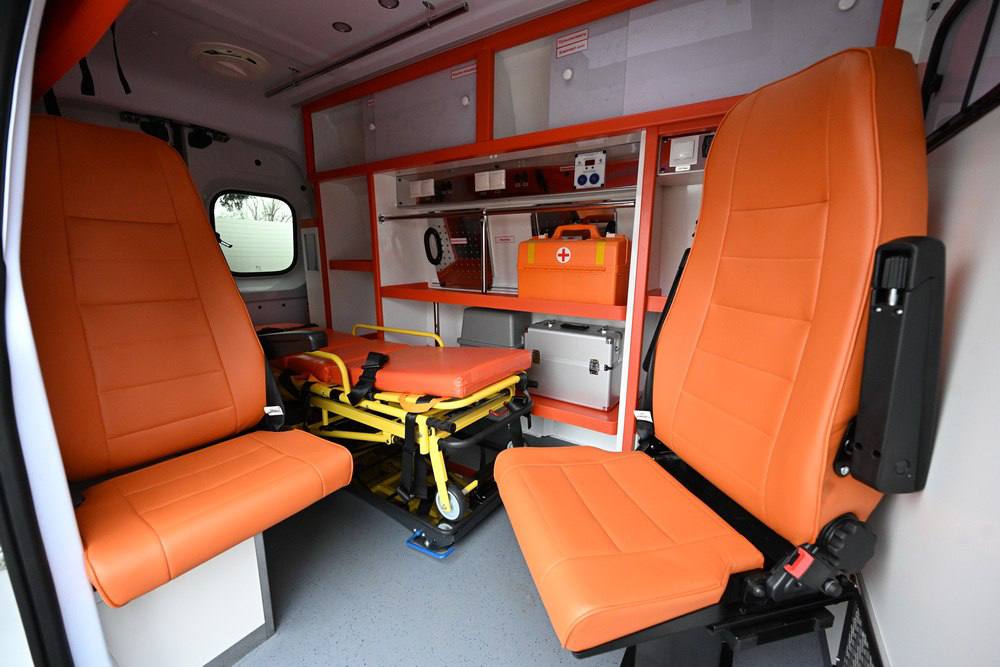 Глава ДНР передал медотряду Добровольческого корпуса автомобиль скорой помощи Глава ДНР передал медотряду Добровольческого корпуса автомобиль скорой помощи