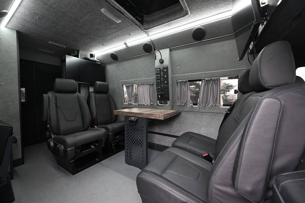 Глава ДНР передал медотряду Добровольческого корпуса автомобиль скорой помощи Глава ДНР передал медотряду Добровольческого корпуса автомобиль скорой помощи