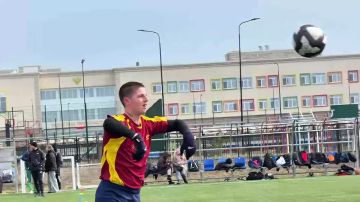Не сбавляем победный темп. В рамках проекта «Старший Брат» в Мариуполе состоялась игра городского чемпионата по футболу: футбольная команда Народной Дружины встретилась с ФК «Сигнал-Адамант»