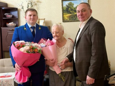 Михаил Меренков: В преддверии самого нежного весеннего праздника мы отправились с теплыми поздравлениями к нашим дорогим женщинам, чья жизнь – пример невероятной силы и мужества