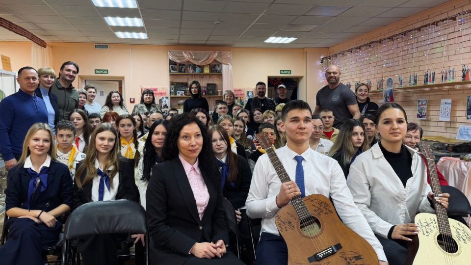 Александр Пеняев: Диалог на равных или как молодёжь Ясиноватой встречала артистов Александр Пеняев: Диалог на равных или как молодёжь Ясиноватой встречала артистов