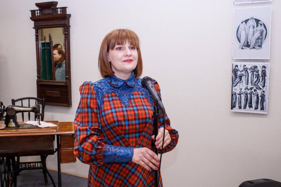 В Донецком краеведческом музее открылась выставка «Ода женщине» к 8 Марта В Донецком краеведческом музее открылась выставка «Ода женщине» к 8 Марта