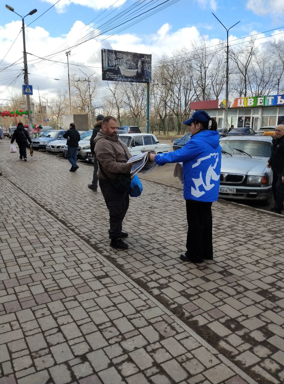 Сегодня, 4 марта в Червоногвардейском районе Макеевки проходит распространение специального выпуска бюллетеня Регионального Общественного Движения «Донецкая Республика» Сегодня, 4 марта в Червоногвардейском районе Макеевки проходит распространение специального выпуска бюллетеня Регионального Общественного Движения «Донецкая Республика»