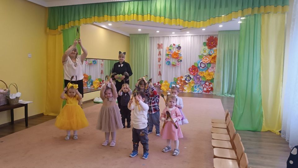 В преддверии самого первого, доброго весеннего праздника в дошкольном подразделении ГБОУ "Светлодарский УВК" состоялся утренник в первой младшей группе, посвящённый Международному женскому дню 8 Марта В преддверии самого первого, доброго весеннего праздника в дошкольном подразделении ГБОУ "Светлодарский УВК" состоялся утренник в первой младшей группе, посвящённый Международному женскому дню 8 Марта