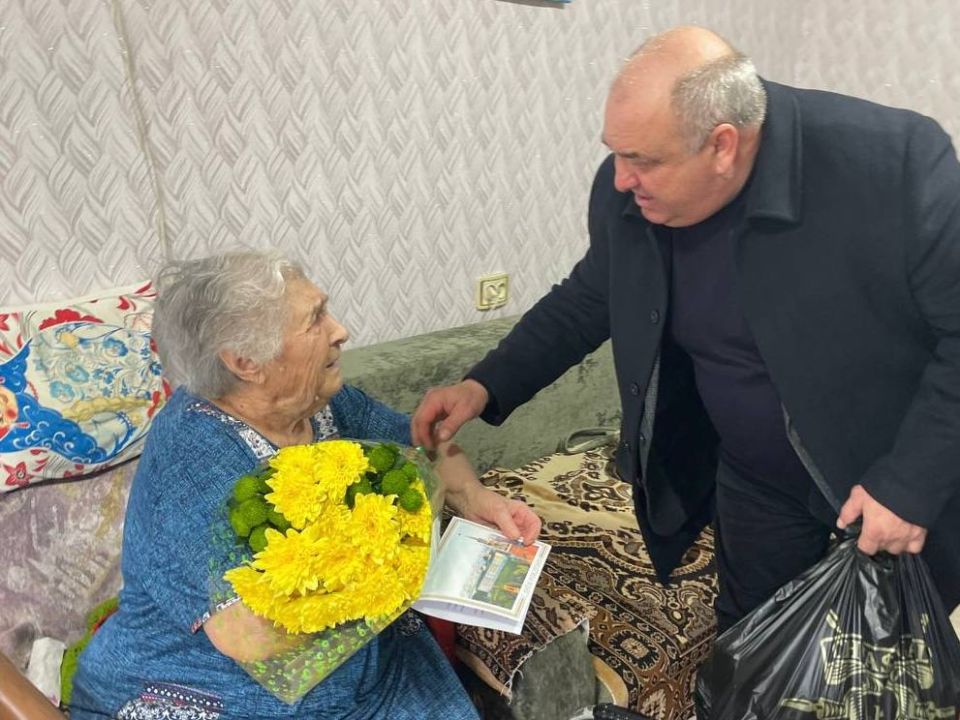 Забота о старшем поколении: в поселке Ялта поздравили с 99-летием участницу событий военных лет Валентину Овсянникову Забота о старшем поколении: в поселке Ялта поздравили с 99-летием участницу событий военных лет Валентину Овсянникову