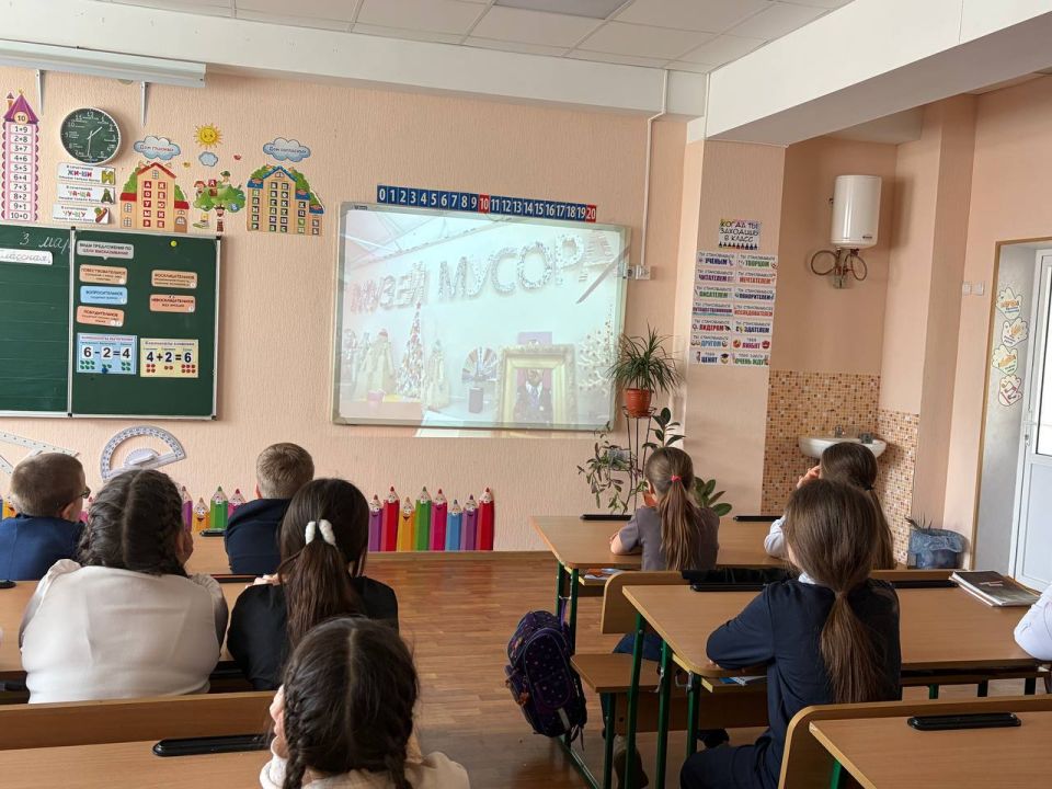 Обучающиеся 1-4 классов на ГПД с интересом посмотрели видеоуроки от образовательной платформы «Зелёная школа» и мультфильмы онлайн-проекта «Помощники Земли» Обучающиеся 1-4 классов на ГПД с интересом посмотрели видеоуроки от образовательной платформы «Зелёная школа» и мультфильмы онлайн-проекта «Помощники Земли»