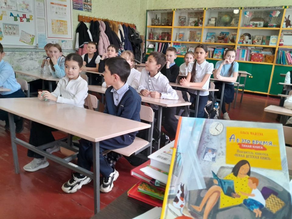 Хоровод весёлых книжек. Читать интересно! А читать вслух и вместе – интересно вдвойне! Все неравнодушные к книге и чтению отмечают праздник – Всероссийский день чтения вслух, который празднуется ежегодно в первую среду... Хоровод весёлых книжек. Читать интересно! А читать вслух и вместе – интересно вдвойне! Все неравнодушные к книге и чтению отмечают праздник – Всероссийский день чтения вслух, который празднуется ежегодно в первую среду...