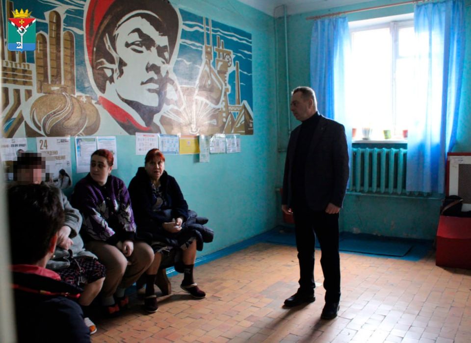 Александр Петрикин: Сегодня в ПВР г. Енакиево провел встречу с эвакуированными гражданами Краснолиманщины Александр Петрикин: Сегодня в ПВР г. Енакиево провел встречу с эвакуированными гражданами Краснолиманщины
