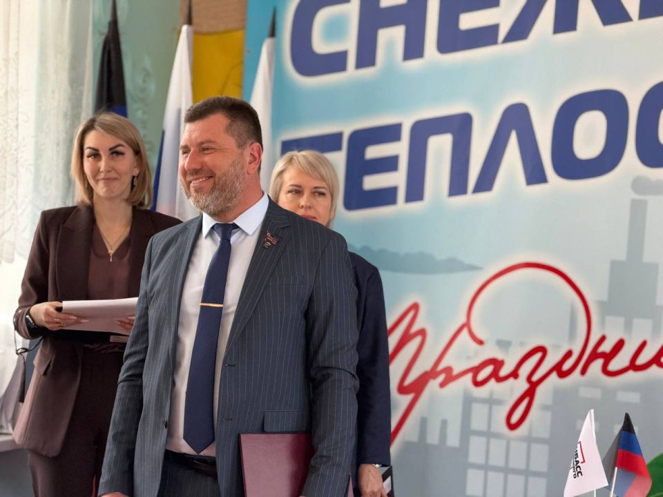 Партийцы поздравили "Снежноетеплосеть" с полувековым юбилеем Партийцы поздравили "Снежноетеплосеть" с полувековым юбилеем