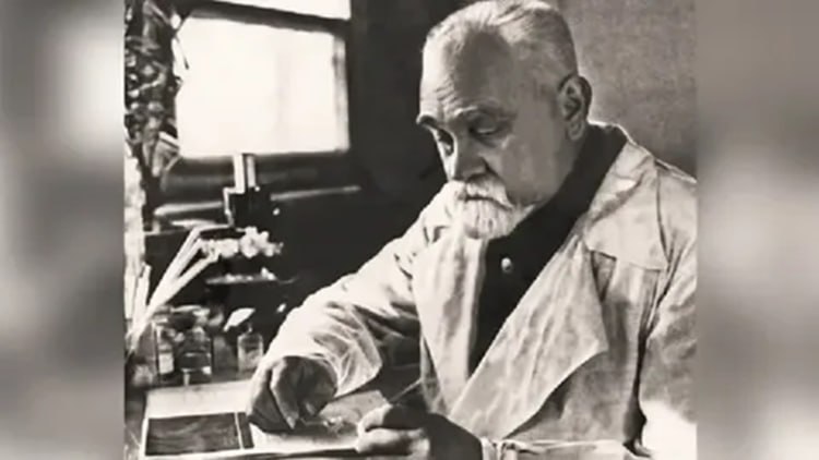 Когда вид клеща — носителя болезни — был обнаружен, начались опыты