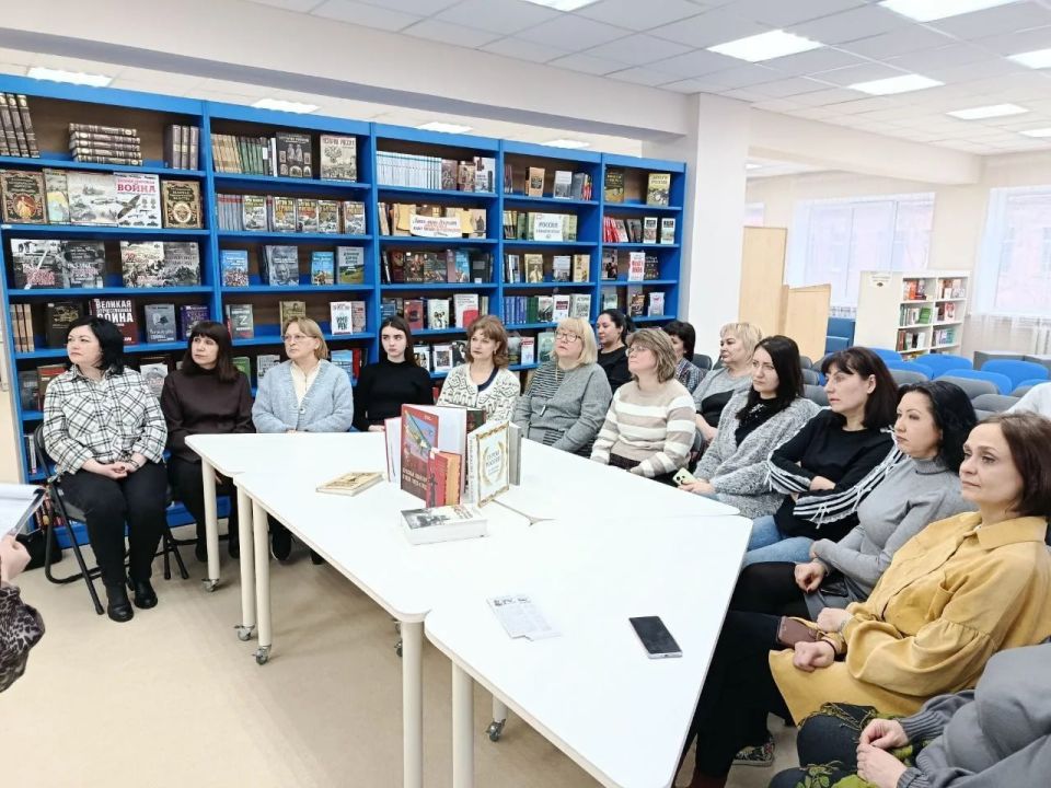 5 марта читальный зал центральной городской модельной библиотеки в Харцызске стал местом проведения значимого события – «Гризодубовских чтений» 5 марта читальный зал центральной городской модельной библиотеки в Харцызске стал местом проведения значимого события – «Гризодубовских чтений»