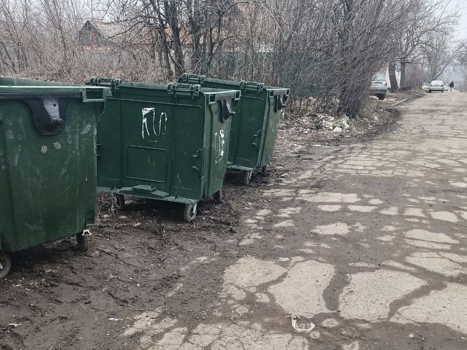 5 марта, с целью приведения территории в надлежащее санитарное состояние силами МУП АГМ «Коммунальник-15» проведены работы по уборке контейнерной площадки по ул. Кремлевская в районе жилого дома № 34 5 марта, с целью приведения территории в надлежащее санитарное состояние силами МУП АГМ «Коммунальник-15» проведены работы по уборке контейнерной площадки по ул. Кремлевская в районе жилого дома № 34