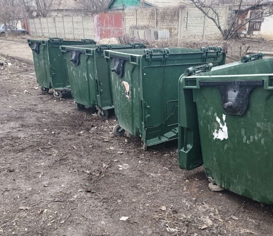 5 марта, с целью приведения территории в надлежащее санитарное состояние силами МУП АГМ «Коммунальник-15» проведены работы по уборке контейнерной площадки по ул. Кремлевская в районе жилого дома № 34 5 марта, с целью приведения территории в надлежащее санитарное состояние силами МУП АГМ «Коммунальник-15» проведены работы по уборке контейнерной площадки по ул. Кремлевская в районе жилого дома № 34