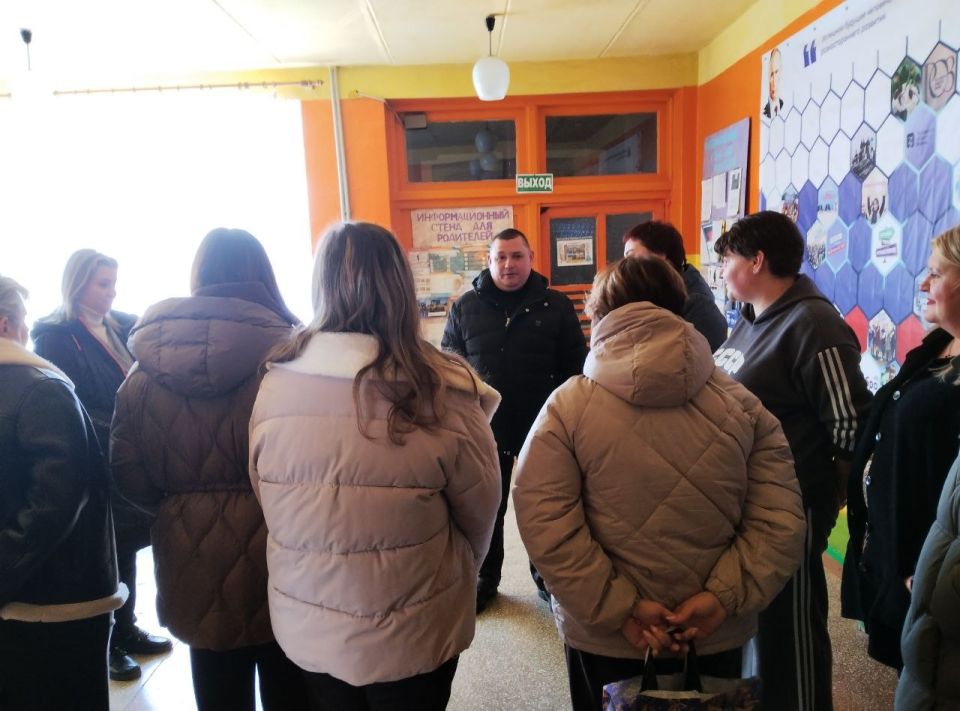 По поручению Главы ДНР Дениса Пушилина под эгидой Единой России проводятся встречи с населением для выявления проблемных вопросов на подведомственной территории По поручению Главы ДНР Дениса Пушилина под эгидой Единой России проводятся встречи с населением для выявления проблемных вопросов на подведомственной территории