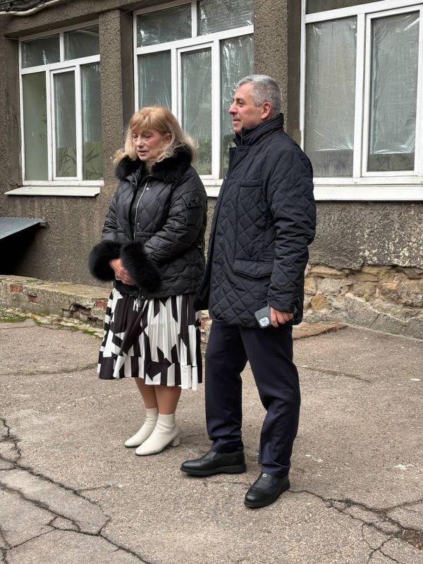 Татьяна Копылова: Сегодня, 5 марта, руководитель Управы Ворошиловского внутригородского района Администрации городского округа Донецк Копылова Татьяна и депутат Донецкого Городского совета Либерман Эдуард провели встречу с... Татьяна Копылова: Сегодня, 5 марта, руководитель Управы Ворошиловского внутригородского района Администрации городского округа Донецк Копылова Татьяна и депутат Донецкого Городского совета Либерман Эдуард провели встречу с...