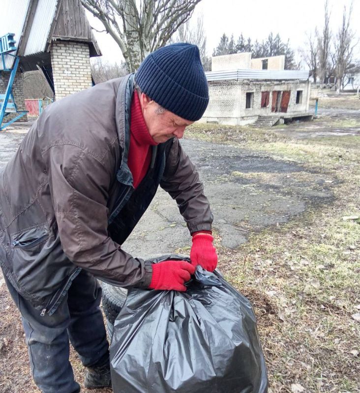 Борис Трима: 4 марта бригады МБУ «СБ Вектор»трудились сразу по нескольким направлениям — от ремонта света до уборки общественных пространств Борис Трима: 4 марта бригады МБУ «СБ Вектор»трудились сразу по нескольким направлениям — от ремонта света до уборки общественных пространств