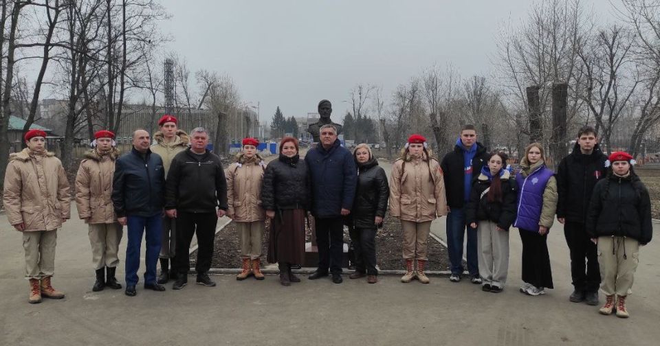 Сегодня, 5 марта, руководитель Управы Кировского внутригородского района Администрации городского округа Макеевка Донецкой Народной Республики Андрей Хорошко, депутат Народного Совета Наталья Бурцева, депутаты Макеевского... Сегодня, 5 марта, руководитель Управы Кировского внутригородского района Администрации городского округа Макеевка Донецкой Народной Республики Андрей Хорошко, депутат Народного Совета Наталья Бурцева, депутаты Макеевского...