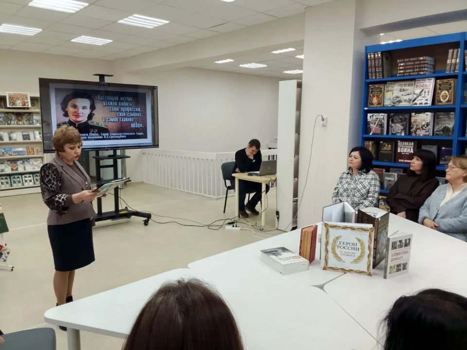 5 марта читальный зал центральной городской модельной библиотеки в Харцызске стал местом проведения значимого события – «Гризодубовских чтений» 5 марта читальный зал центральной городской модельной библиотеки в Харцызске стал местом проведения значимого события – «Гризодубовских чтений»