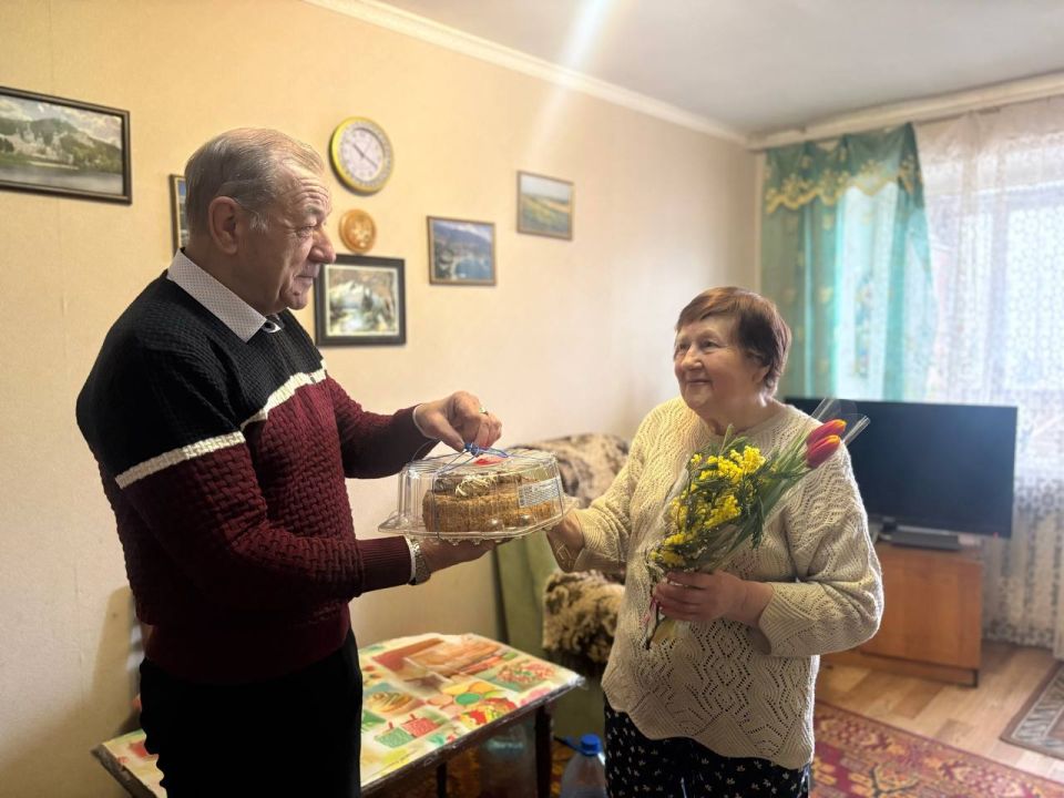 Весна, традиционно ассоциирующаяся с женской красотой, имеет особое значение для женщин Весна, традиционно ассоциирующаяся с женской красотой, имеет особое значение для женщин